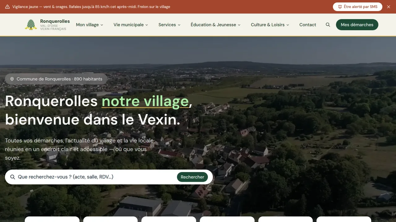 Page d’accueil du site de la commune de Ronquerolles survolant le village du Vexin