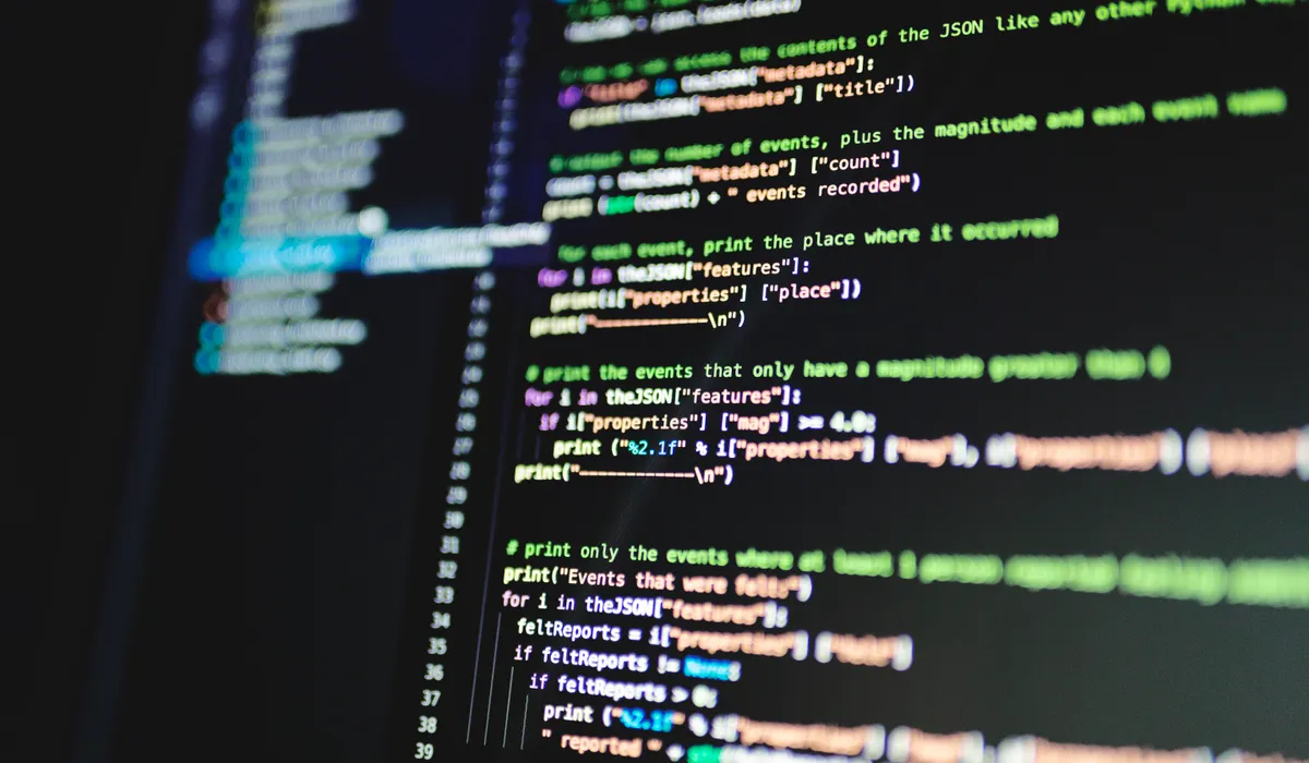 Code source d’une page web ouvert dans un éditeur, balises et structure du document